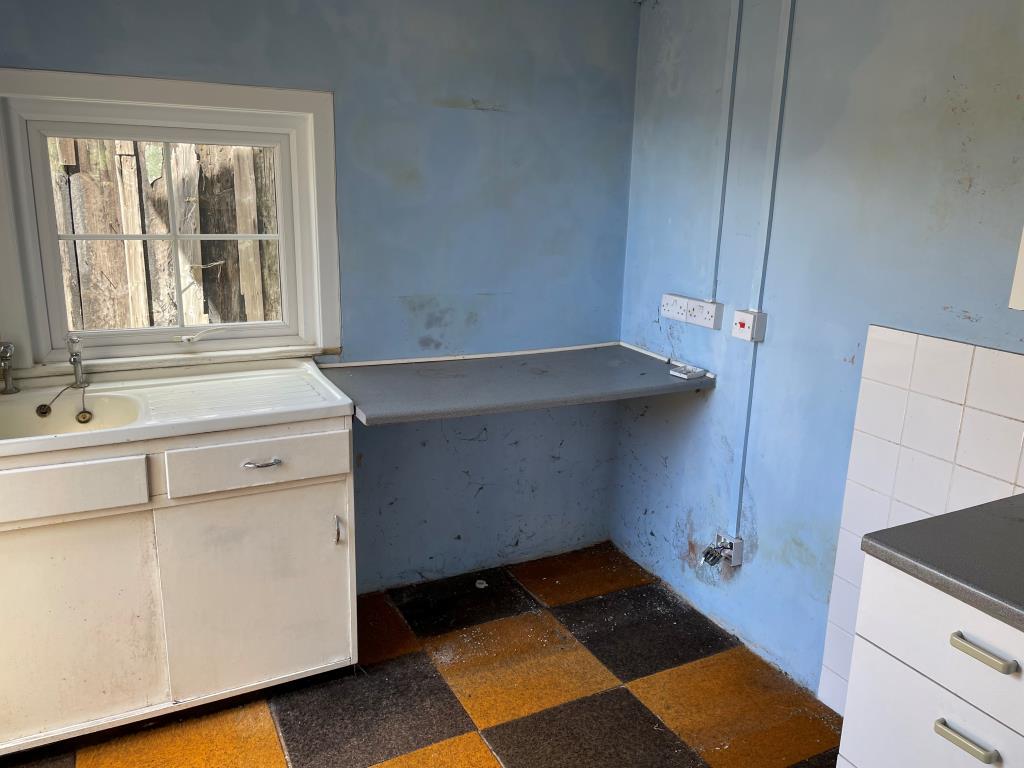 Lot: 73 - CHARACTER COTTAGE REQUIRING MODERNISATION -
